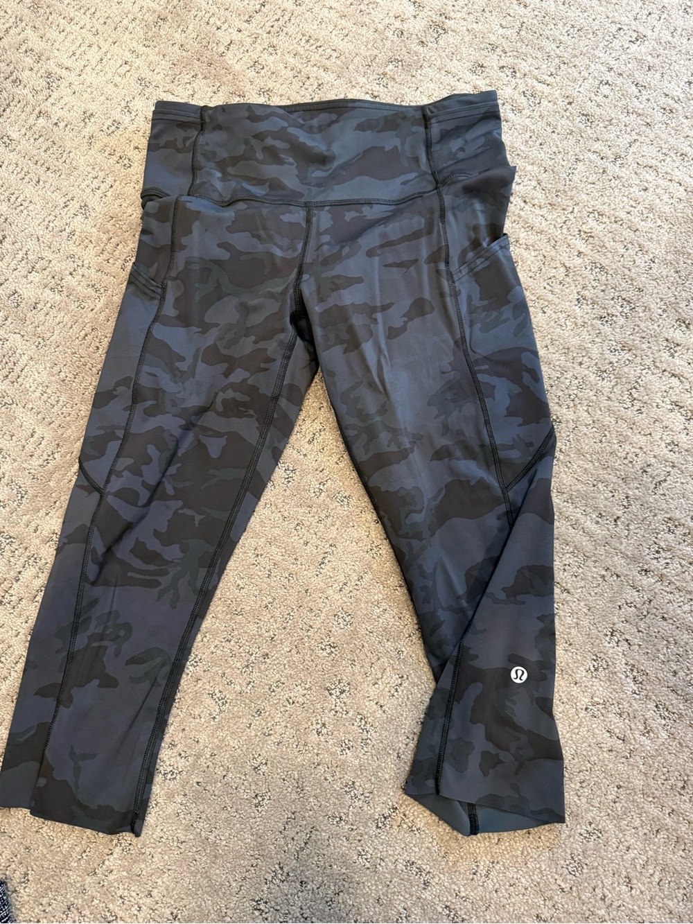 Lululemon fast and free crop 8 Black/Grey Camo Active Leggings